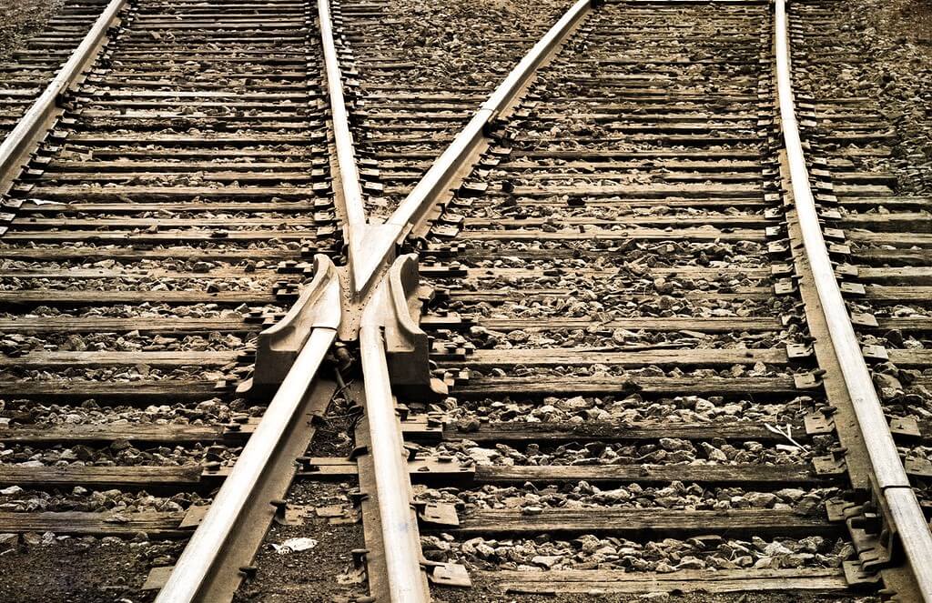 diverging train tracks